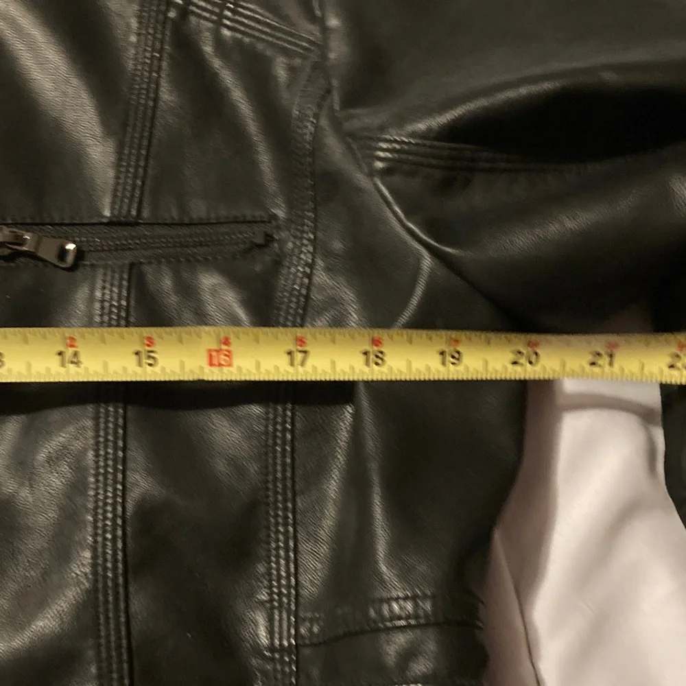 Women's Tanming Black Leather Jacket - Picture 5 of 10